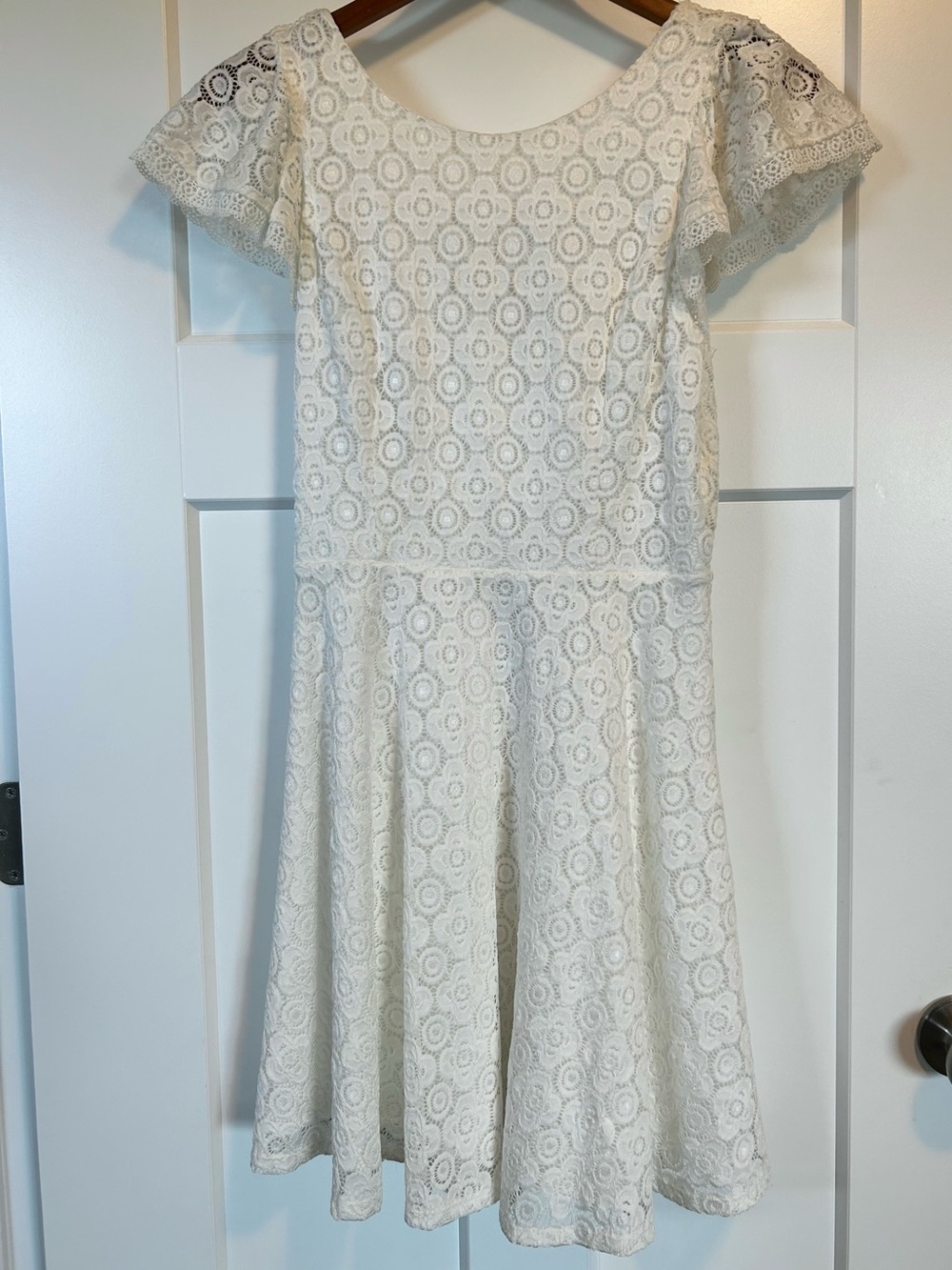 Mi Ami Francesca's Ivory White Geometric Lace V Back Flutter Sleeve Dress Med